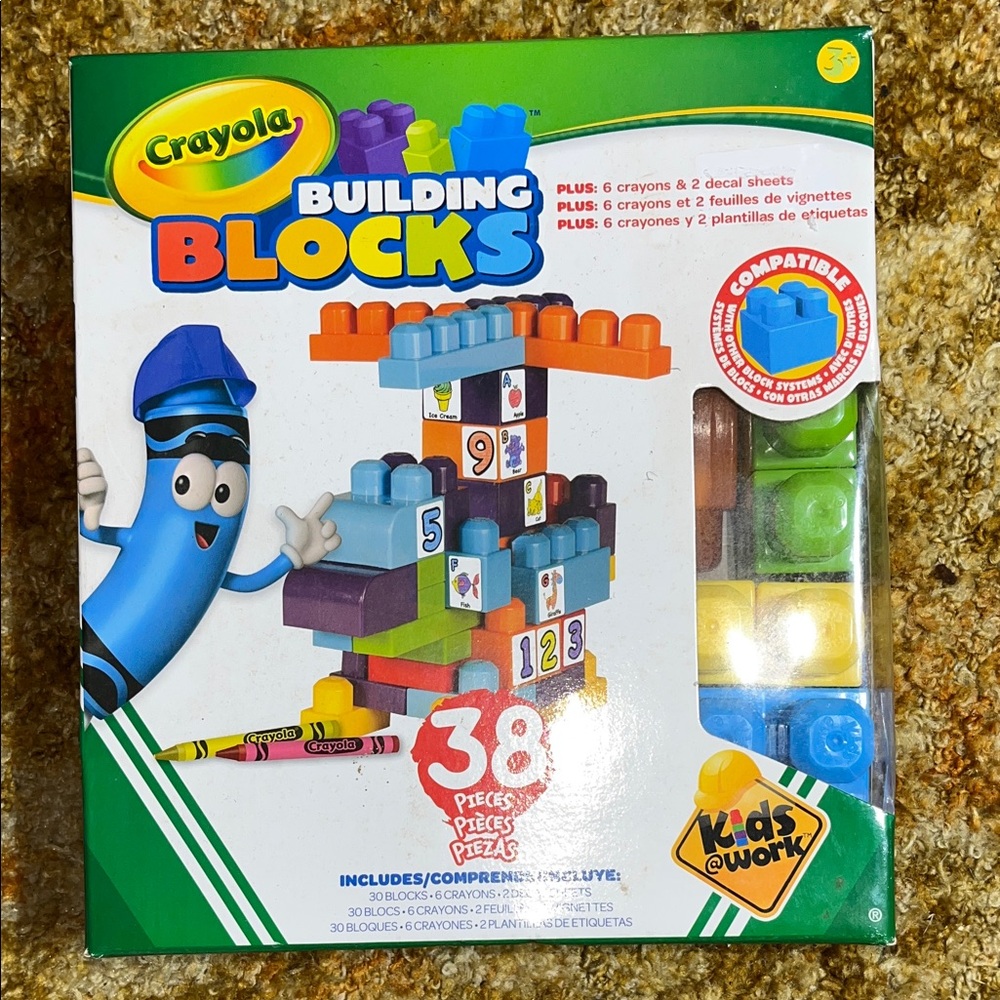 NWOT Crayola Building Blocks Set - Blue, Green, Yellow, Red
